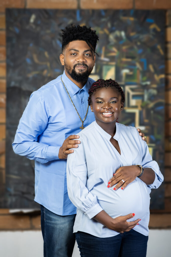 Family Picture, Shooting Photo de Famille, Shooting Photo de Grossesse, Pregnancy Photo, Photo de Famille, Photographie Professionnelle Cameroun, ArtMinders, Studio Photo Cameroun, Strong Black Woman, African Woman, African Mother