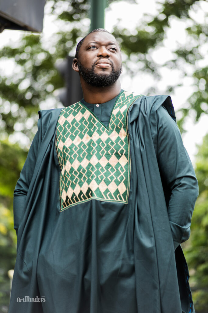 Marceau Angui - Conferencier - Coach en Art Oratoire - Abidjan - Côte d'Ivoire - Handsome Black African Man - Ourdoor Photography - Personal Branding Photography - ArtMinders