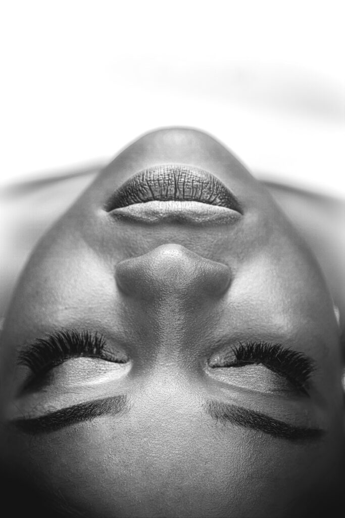 Beautiful African Woman in Black and White Portrait by ArtMinders - Studio Photography - Beauty photography - Model Photography - Portrait Photography - Photo de beaute - Belle Femme Africaine